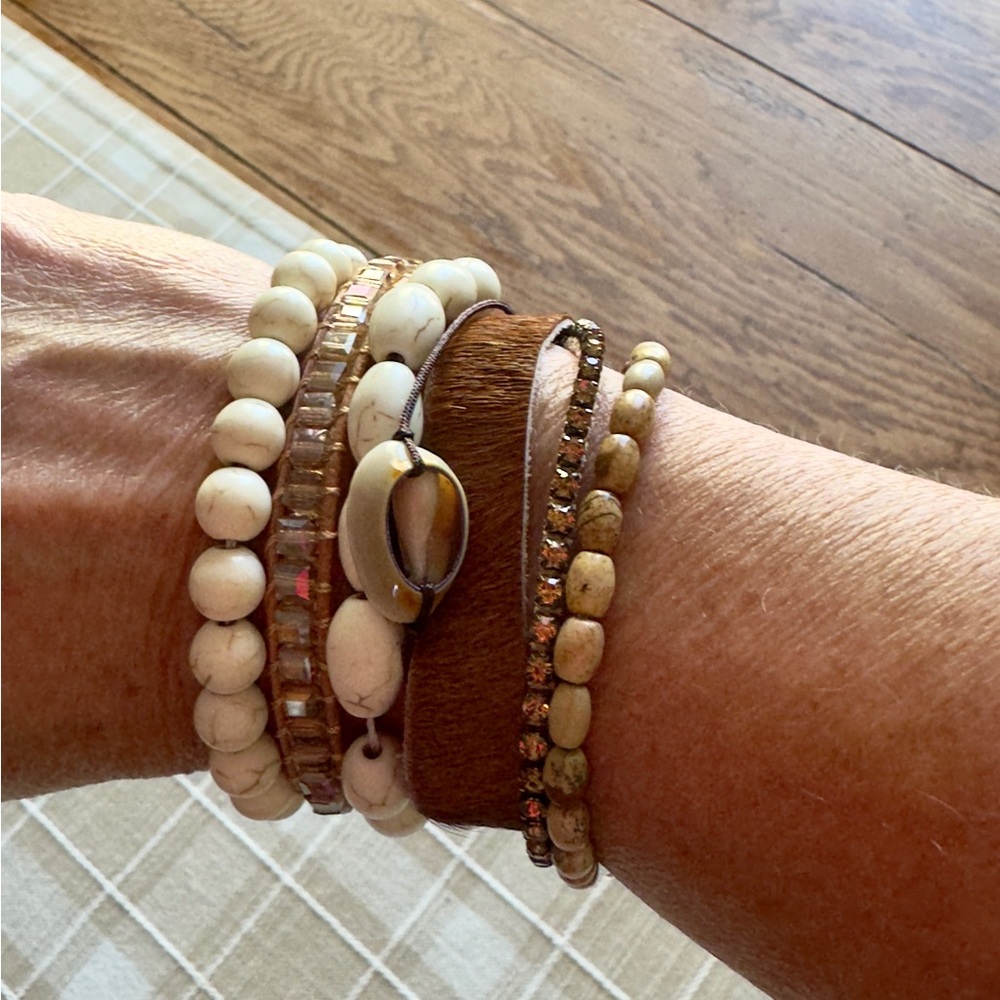 NWOT Victoria Emerson Cream and Brown Layered Bracelet Set 🌟